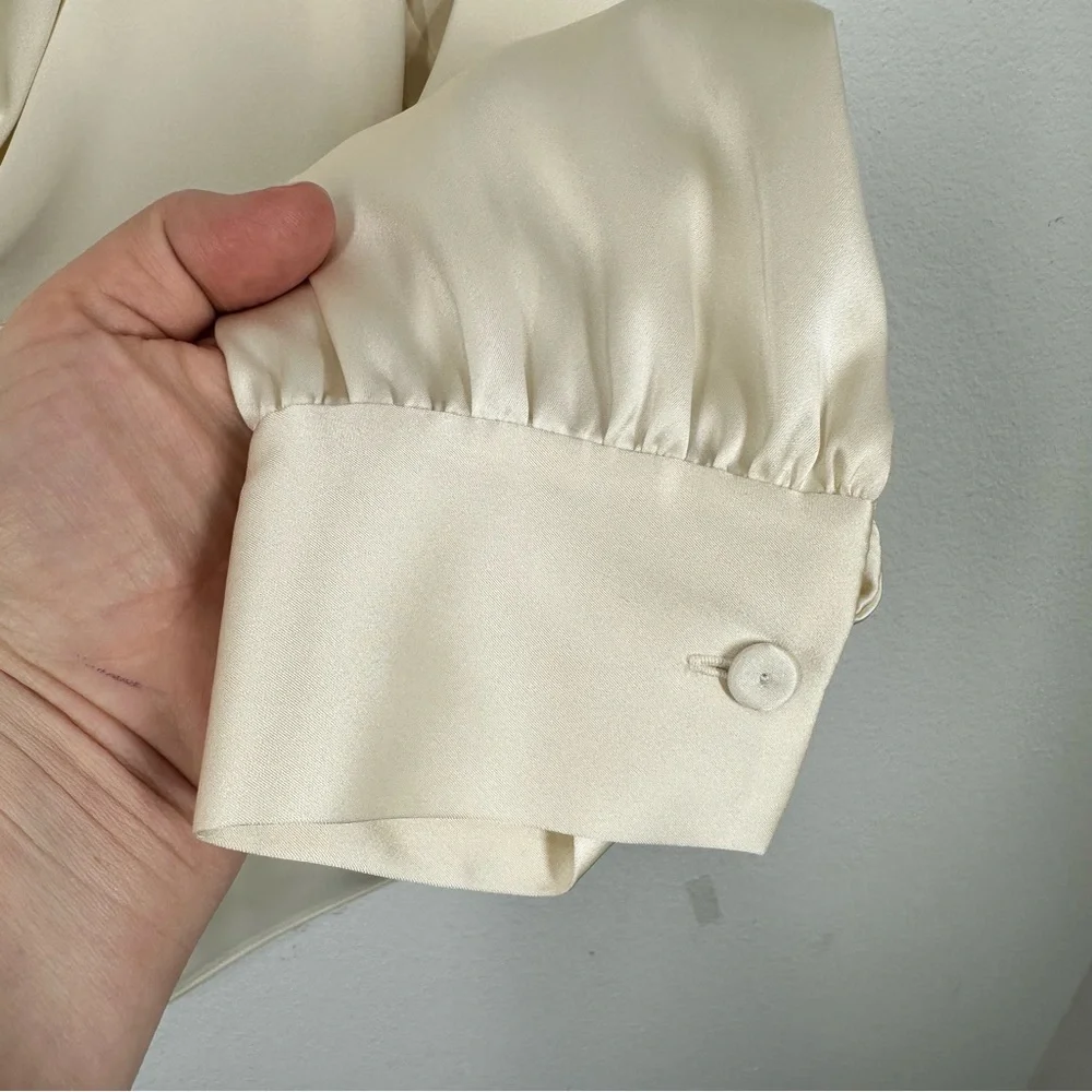 Theory Cream Satin Twist Front Romantic Blouse Size 0 Date Night Anniversary - Picture 5 of 9